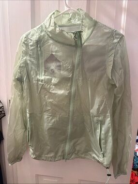 oiselle Lightweight Women's Windbreaker Jacket in Mint Green